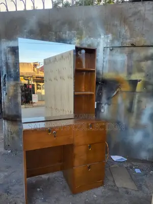 Dressing Table Na Stuli Yake