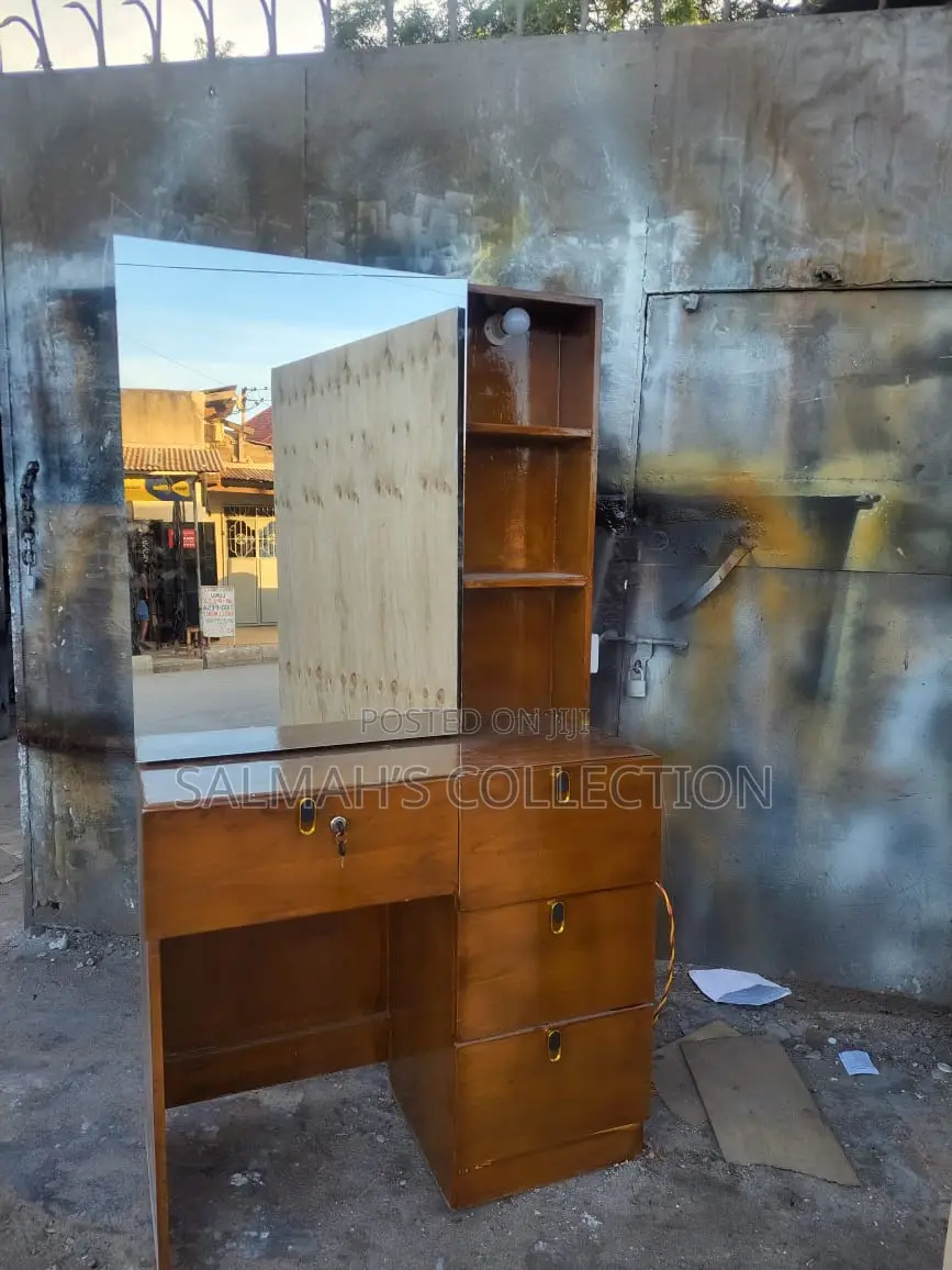 Dressing Table Na Stuli Yake