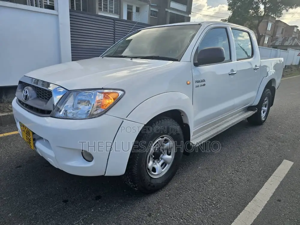 Toyota Hilux 2006 White
