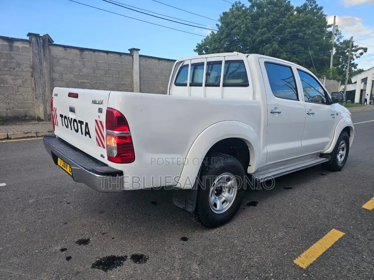 Toyota Hilux 2006 White
