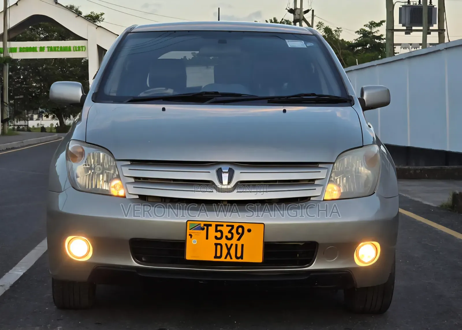 Toyota IST 2005 Gold