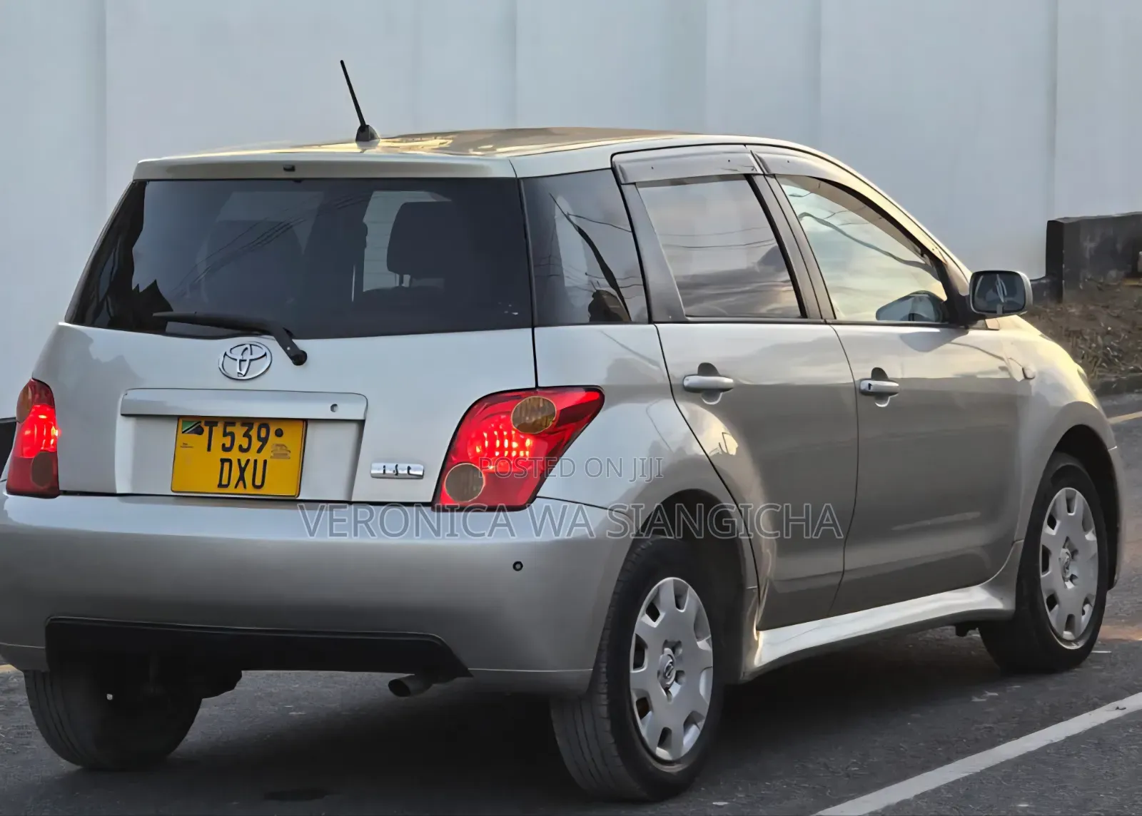 Toyota IST 2005 Gold