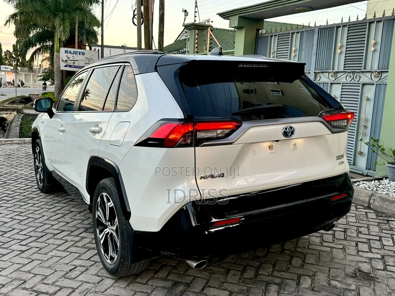 Toyota RAV4 2022 White