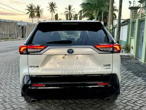 Toyota RAV4 2022 White