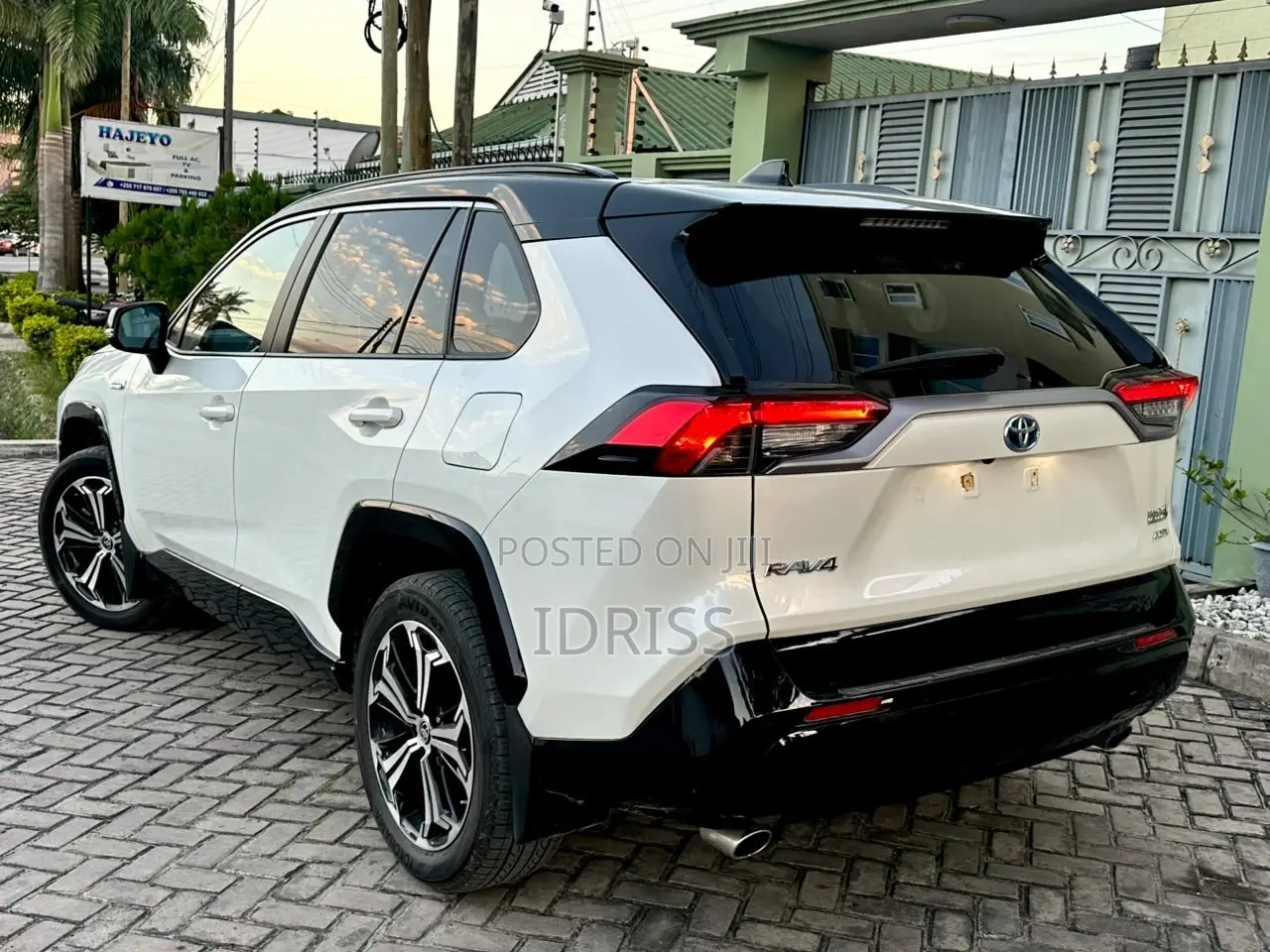 Toyota RAV4 2022 White