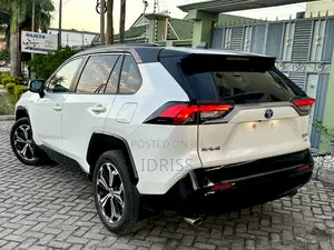 Toyota RAV4 2022 White