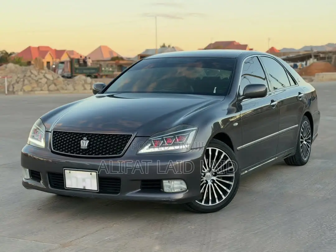 Toyota Crown 2006 Gray