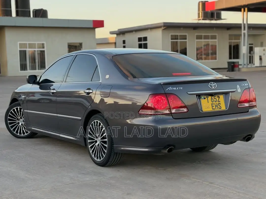 Toyota Crown 2006 Gray