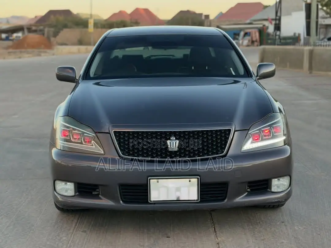 Toyota Crown 2006 Gray