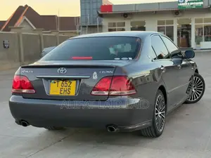 Toyota Crown 2006 Gray
