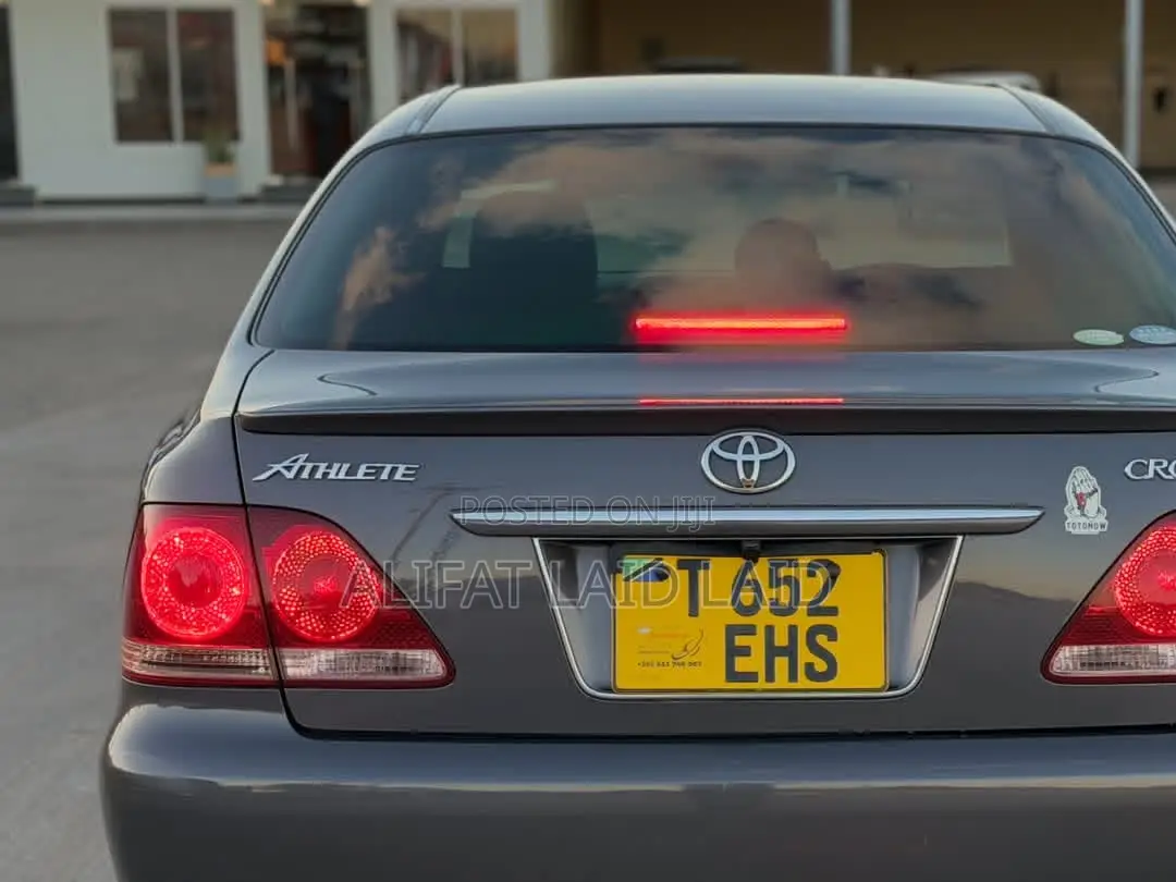 Toyota Crown 2006 Gray