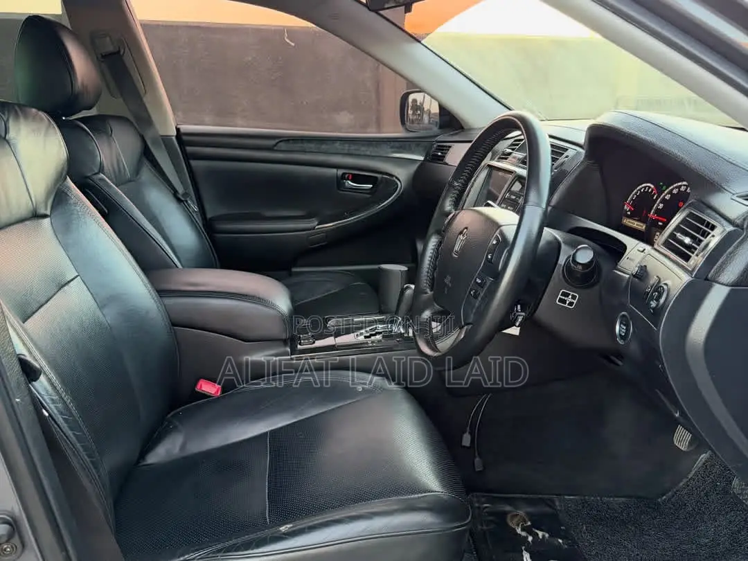 Toyota Crown 2006 Gray