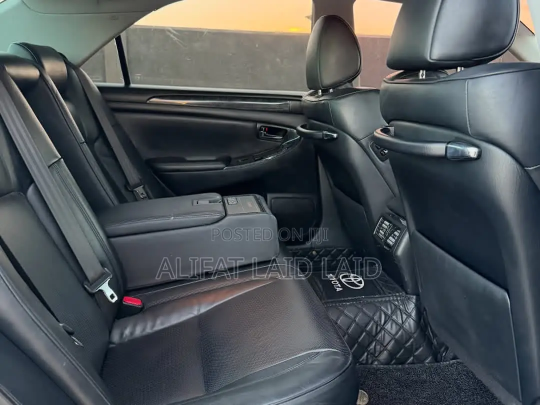 Toyota Crown 2006 Gray