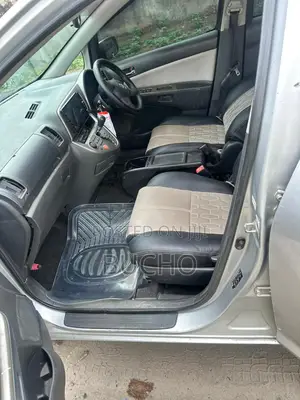 Toyota Wish 2005 Silver
