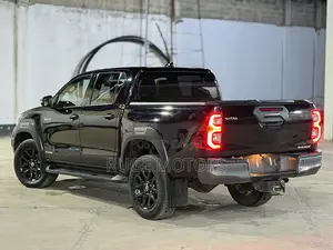 Toyota Hilux 2021 Black