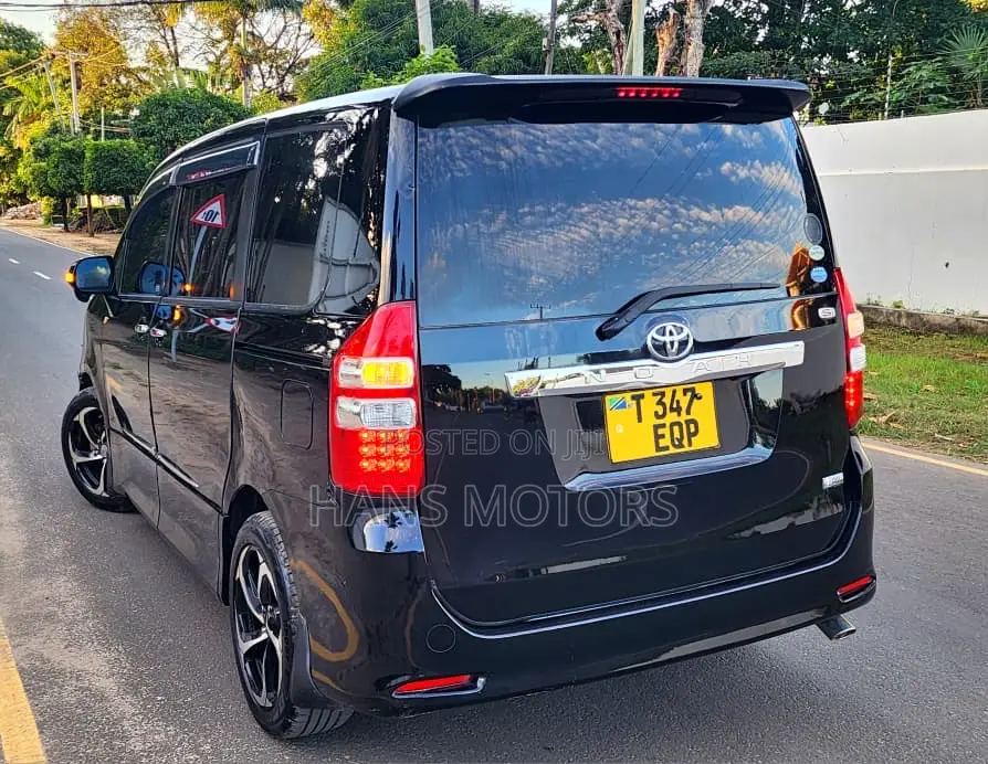 Toyota Noah 2009 Black