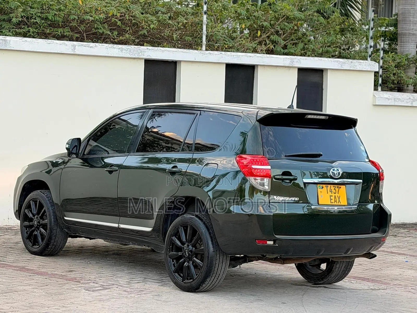 Toyota Vanguard 2010 Green