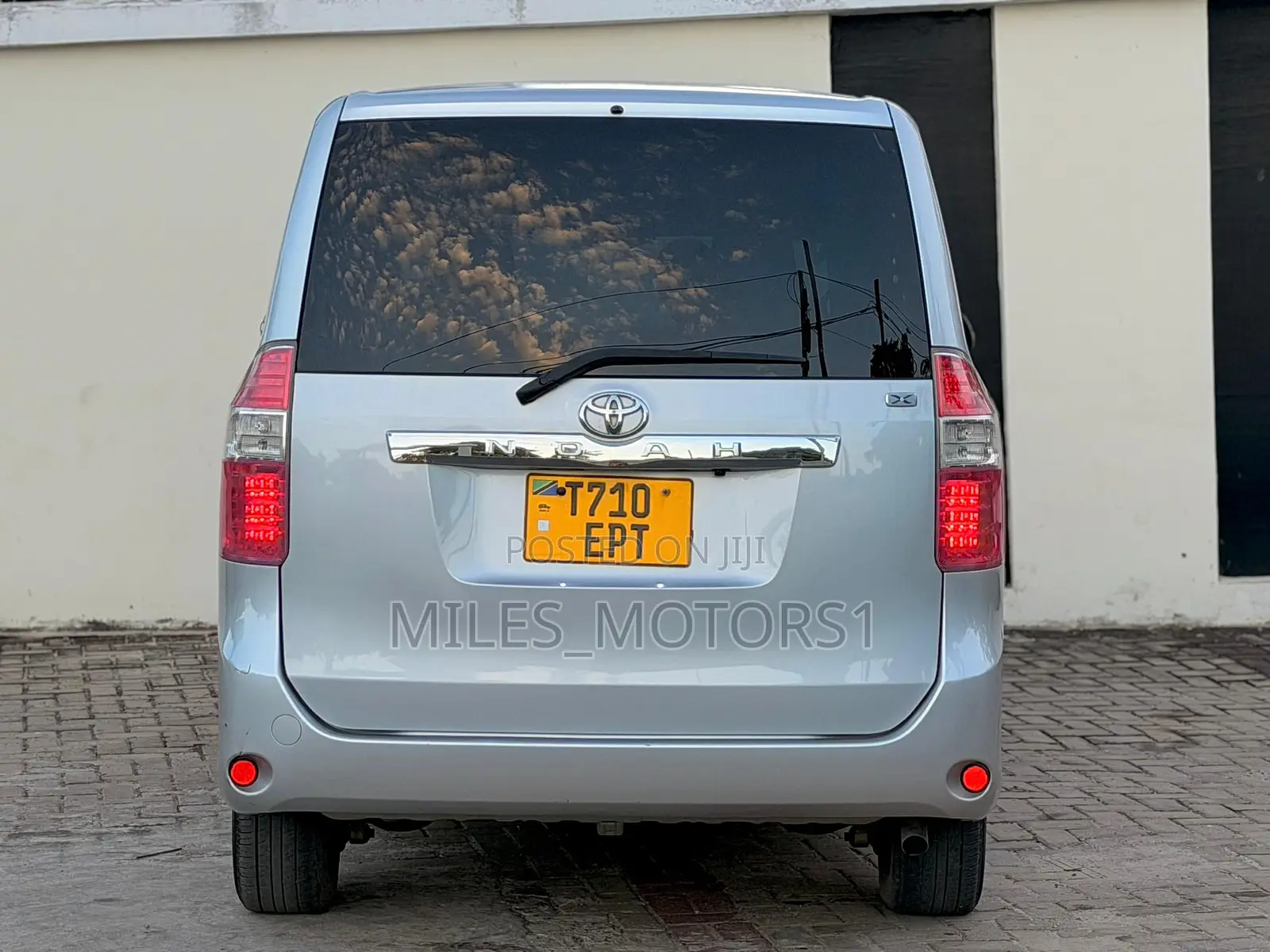Toyota Noah 2009 Silver