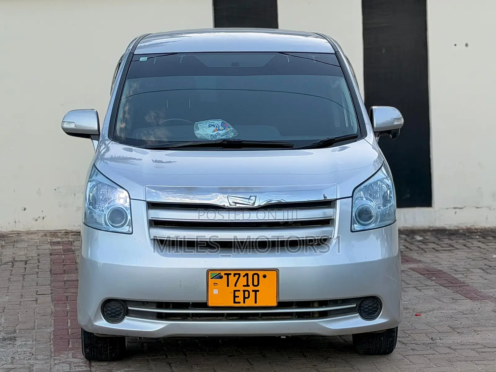 Toyota Noah 2009 Silver