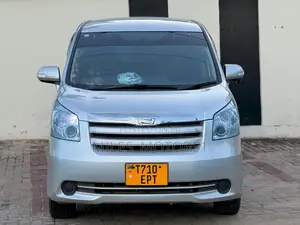 Toyota Noah 2009 Silver