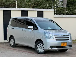 Toyota Noah 2009 Silver