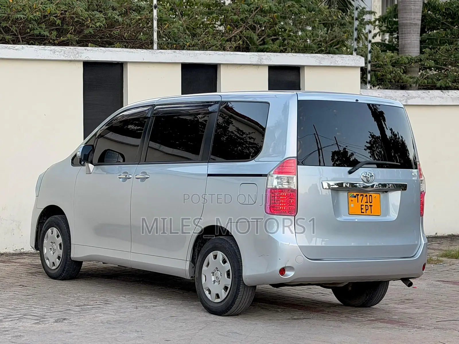 Toyota Noah 2009 Silver