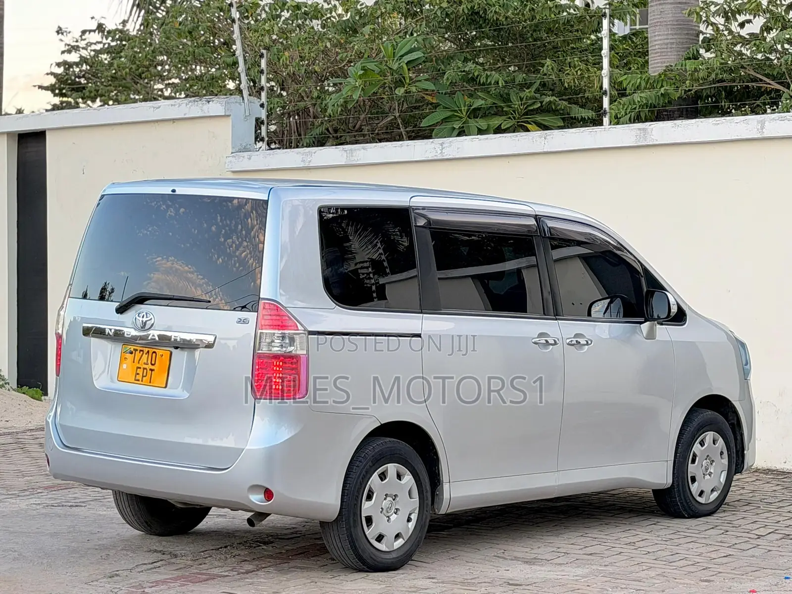 Toyota Noah 2009 Silver