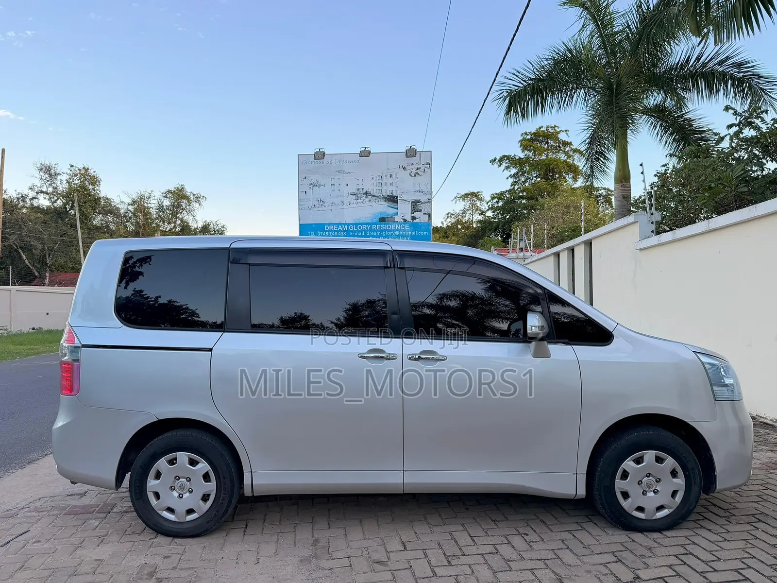Toyota Noah 2009 Silver