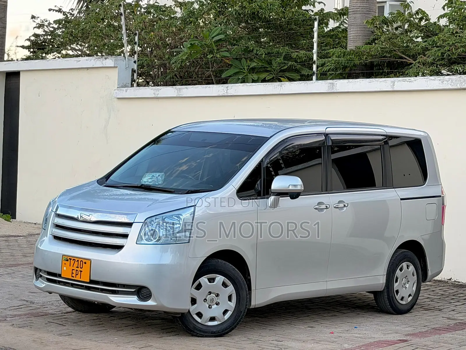 Toyota Noah 2009 Silver