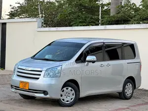 Toyota Noah 2009 Silver
