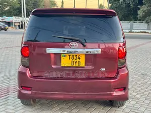 Toyota Rumion 1.5 FWD 2021 Red