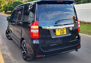 Toyota Noah 2010 Black