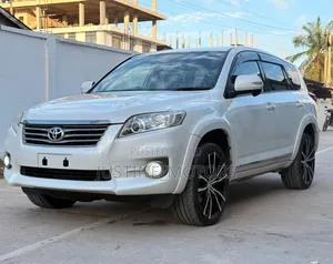Toyota Vanguard 2013 White