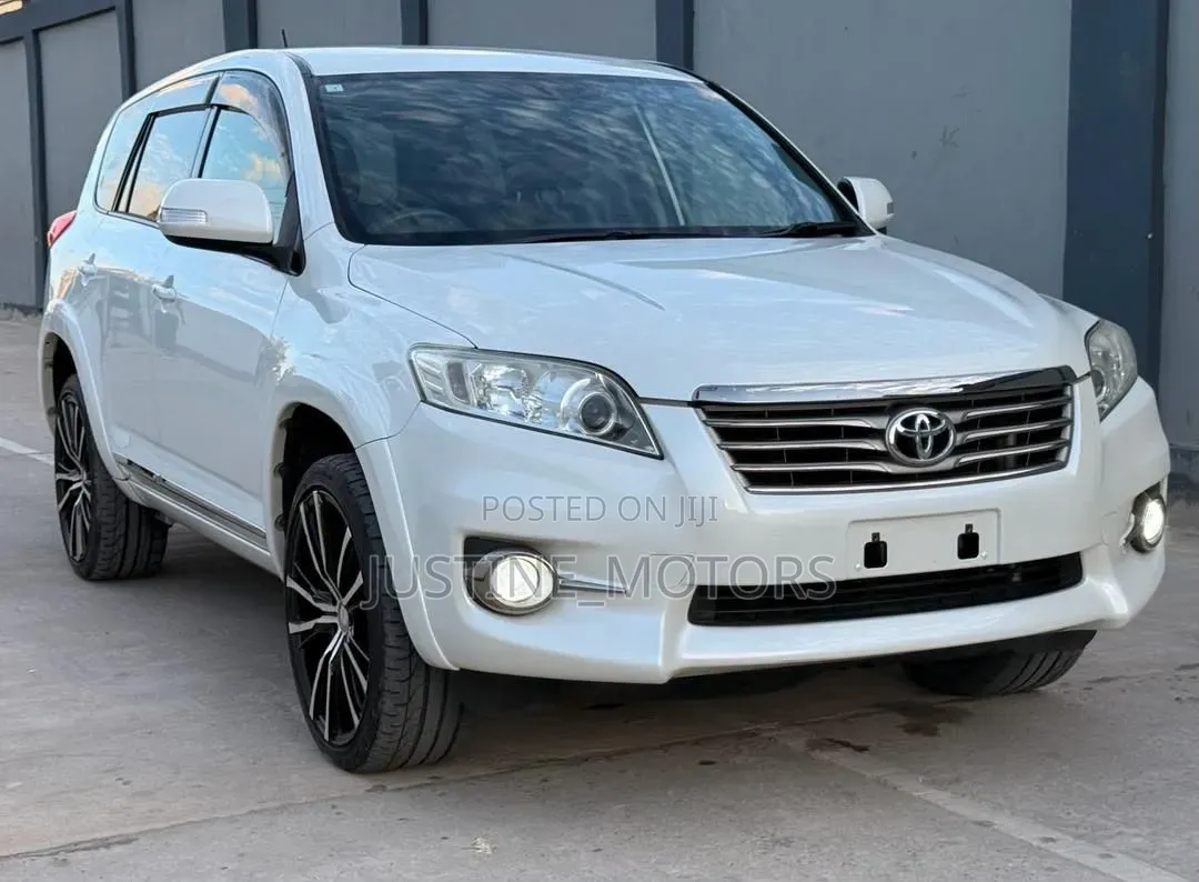 Toyota Vanguard 2013 White