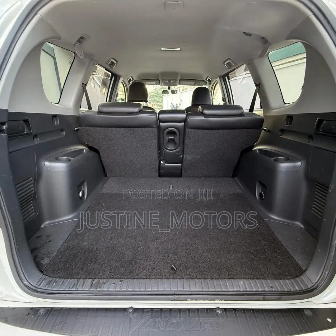 Toyota Vanguard 2013 White