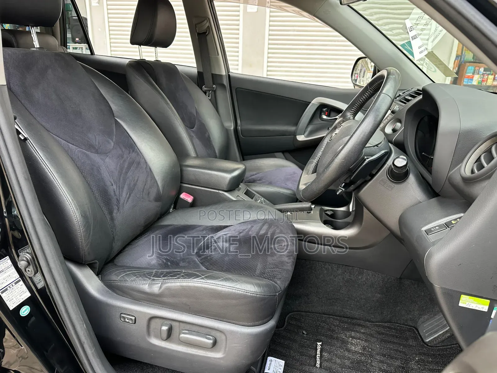 Toyota Vanguard 2011 Black