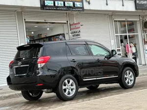 Toyota Vanguard 2011 Black