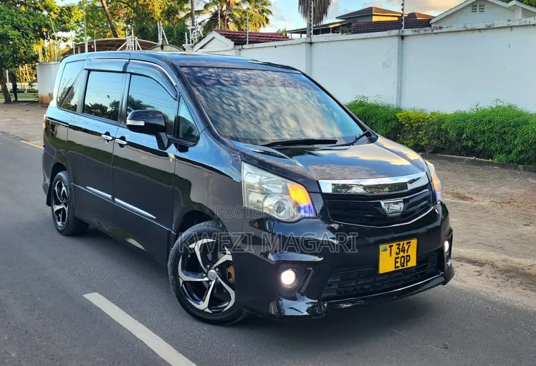 Toyota Noah 2010 Black