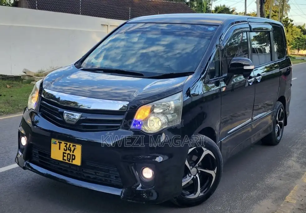Toyota Noah 2010 Black