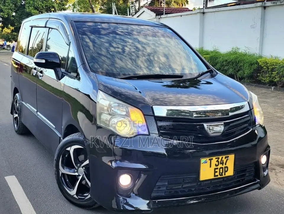 Toyota Noah 2010 Black