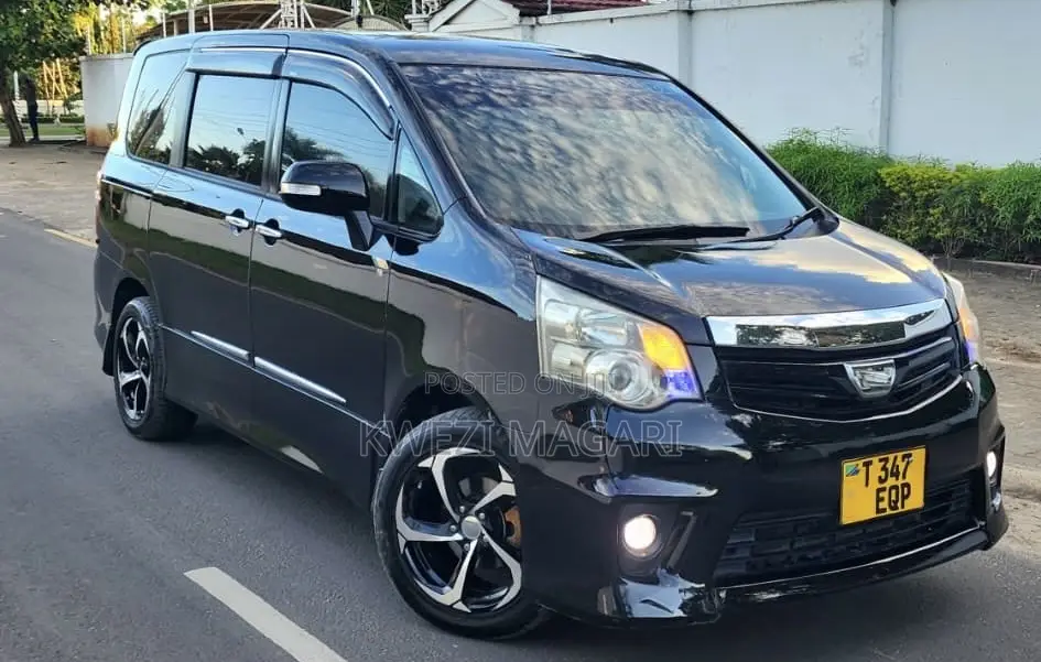 Toyota Noah 2010 Black