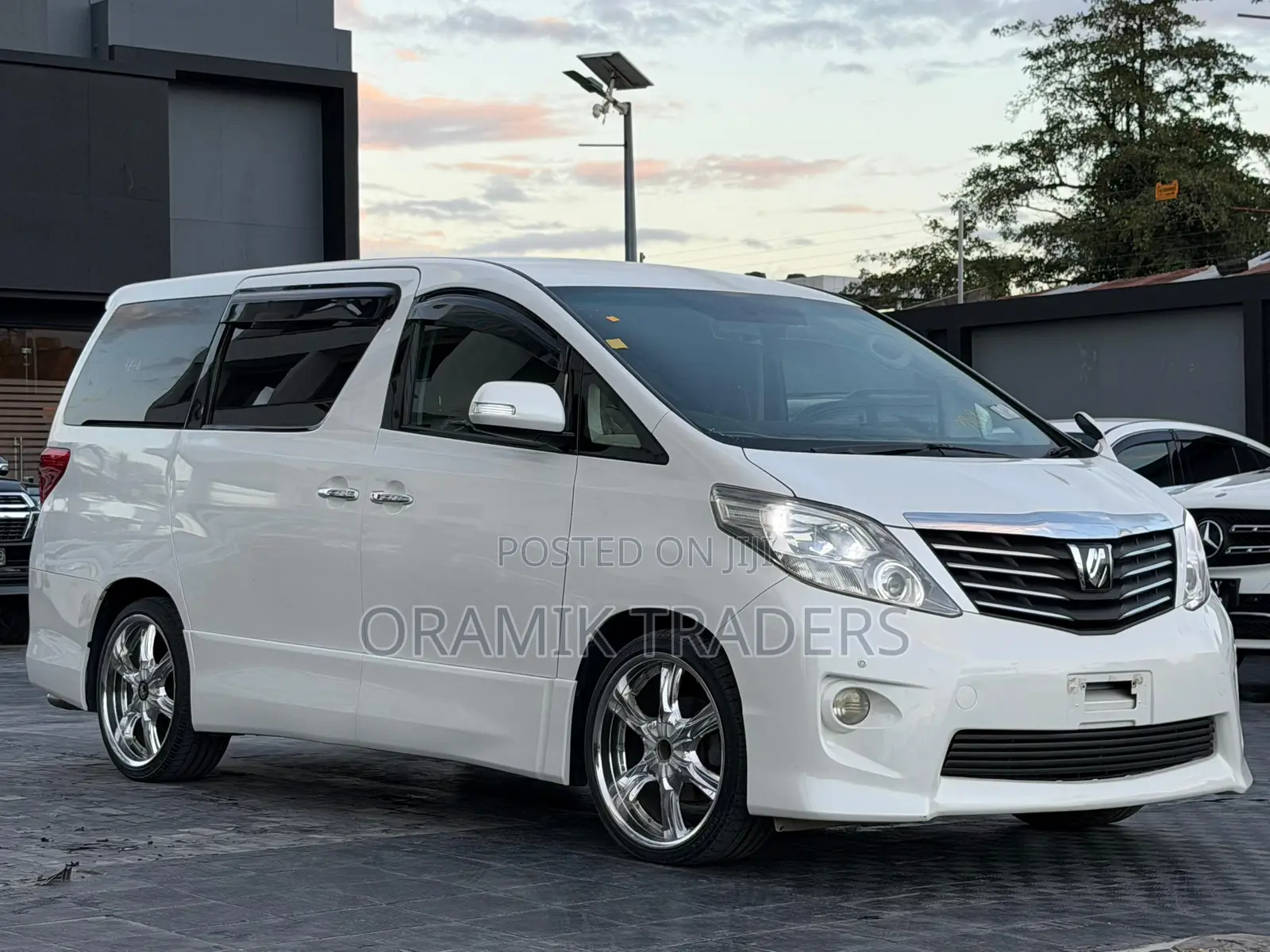 Toyota Alphard 2.4 Petrol FWD 2009 White