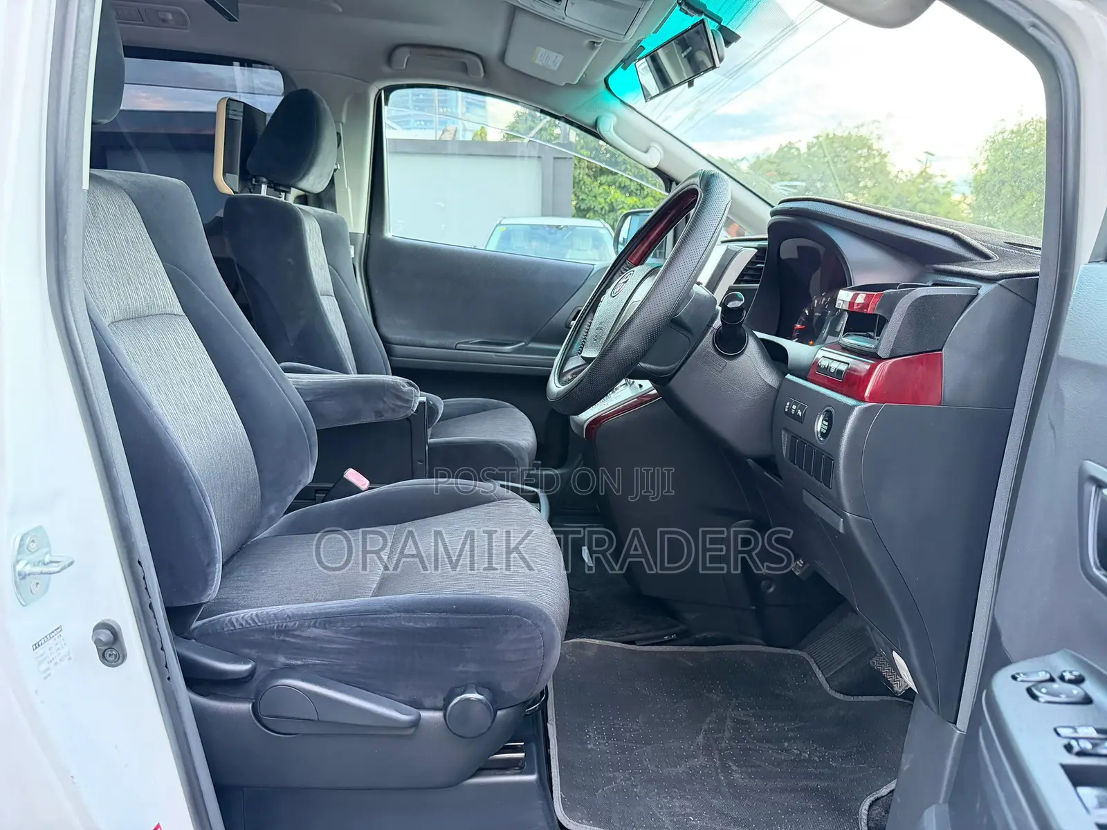 Toyota Alphard 2.4 Petrol FWD 2009 White