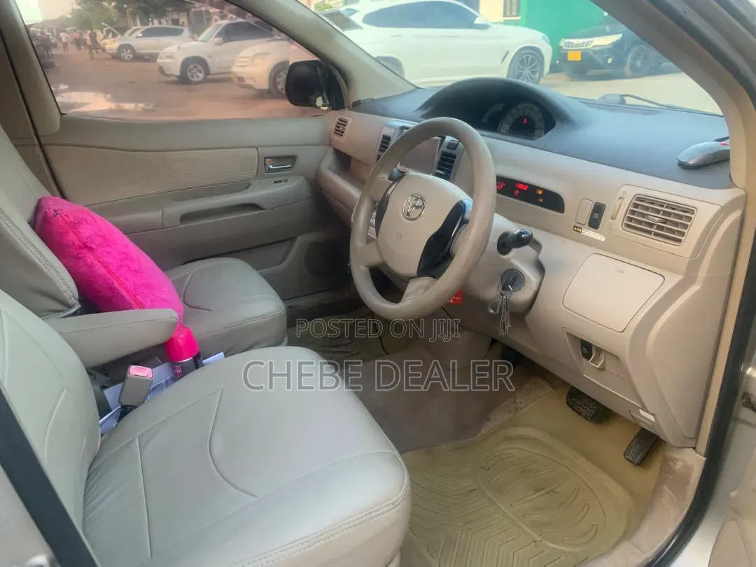 Toyota Raum 2004 Beige