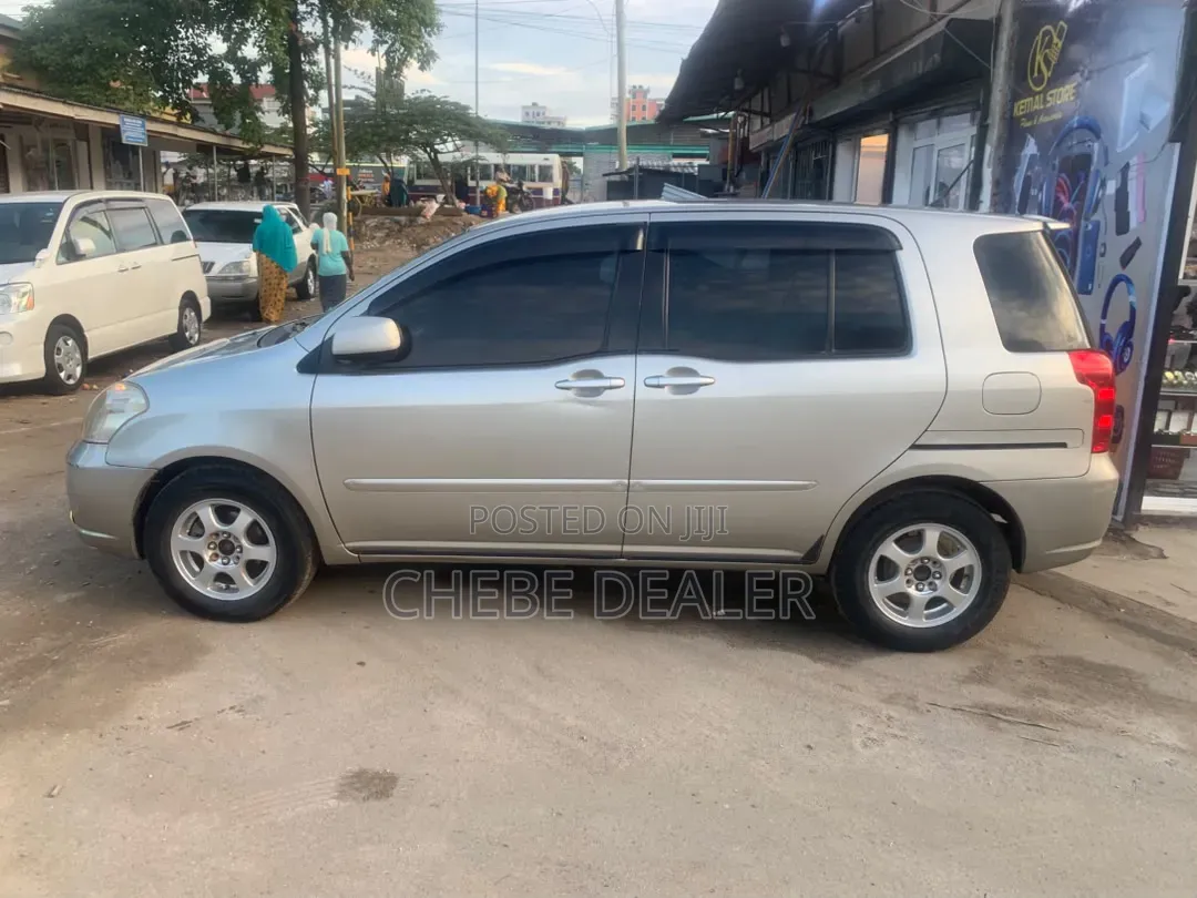Toyota Raum 2004 Beige