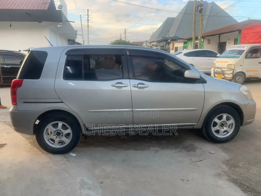 Toyota Raum 2004 Beige