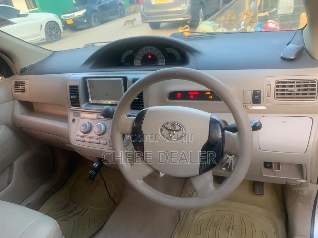 Toyota Raum 2004 Beige