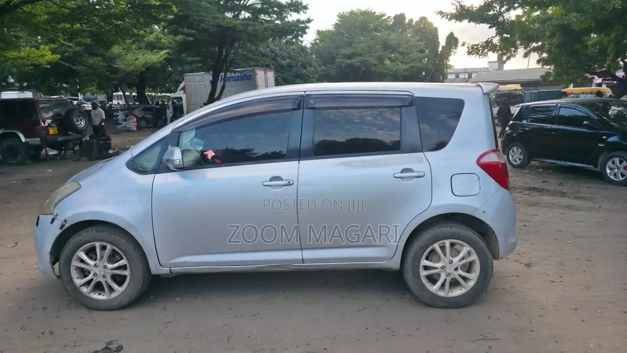 Toyota Ractis 2005 Silver