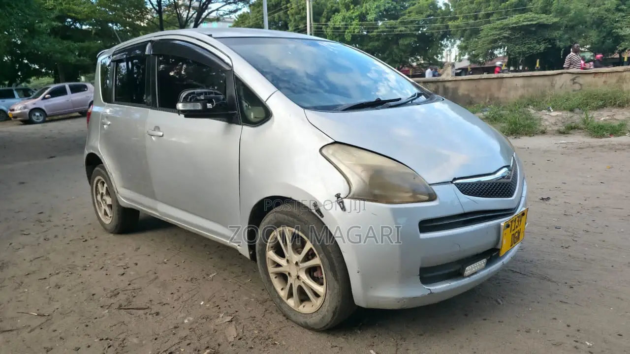 Toyota Ractis 2005 Silver