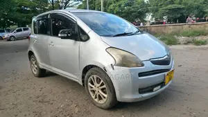 Toyota Ractis 2005 Silver